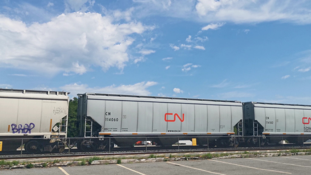 CN 114060